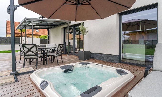 Central Bohemia Casa | Spa Escape house (Sauna/Jacuzzi) in quiet area