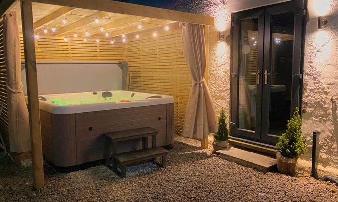 Mirfield Casa | Spa Garden Cottage - Upper Hopton