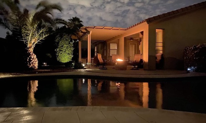Rovey Farm Estates Casa | Spa like home, walk to the stadiums, with a private heated pool & newly updated!