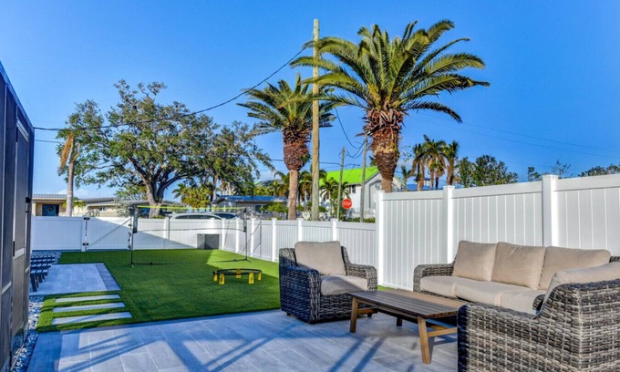 Palma Sola Casa | Spa+Pool+Yard Games+2 Master+Upscale Area+Spacious