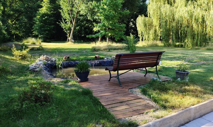 Pouzy-Mesangy Cama Y Desayuno | Spa suite in the Bourbonnais countryside