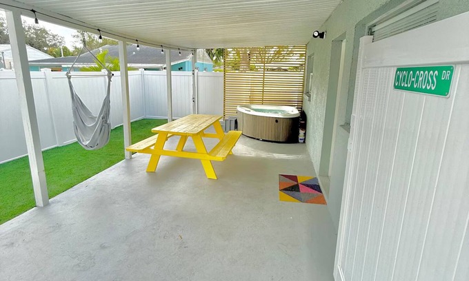 North East Park Casa | Spa & Sun in St. Pete – Hot Tub, Patio, 3 miles from Downtown & nearby Beaches
