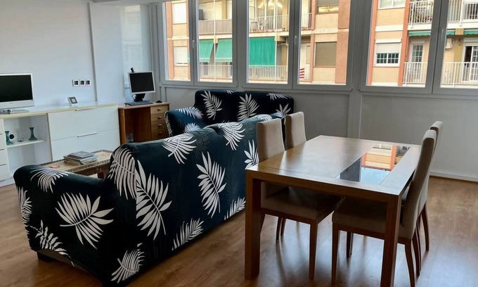 El Port Apartamento | Amplio Apartamento cerca de FIRA y del Centro