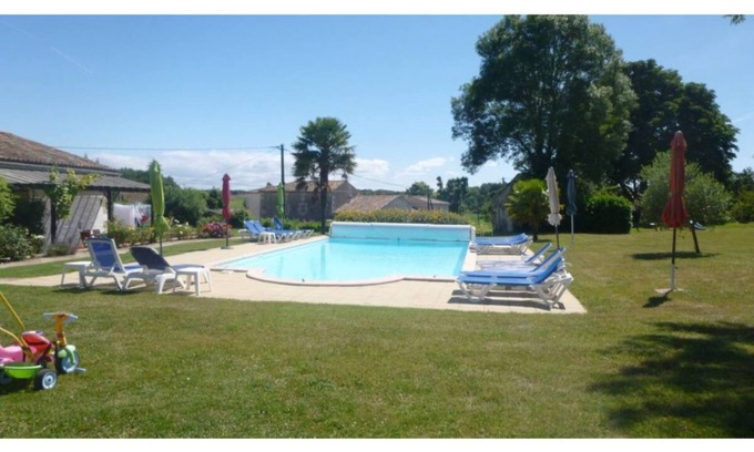 Chenac-Saint-Seurin-d'Uzet Cabaña | Spacious cottage 6 pers. heated pool