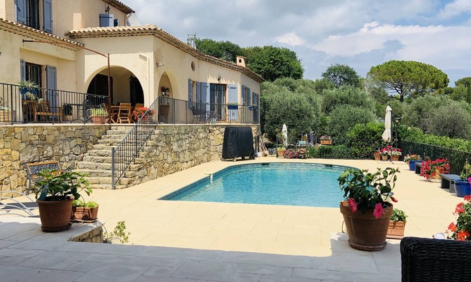 La Grand-Chile Villa | Amplio y relajante - Vistas, a 5 minutos de Valbonne, aire acondicionado