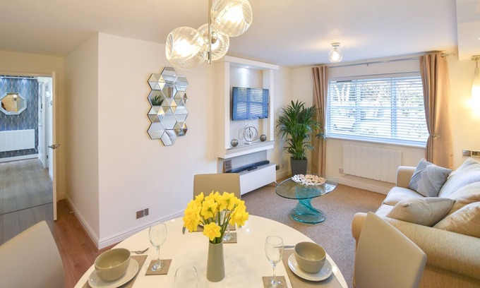 Bray on Thames Apartamento | Spacious ground floor Apartment sleeps 4 with free parking from £136 per night