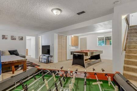 Southeast Colorado Springs Apartamento | Space Base Near Airport BBQ Game Room