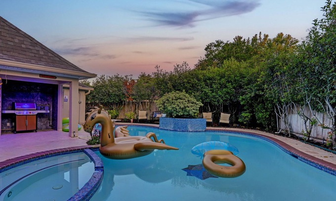 Mission Bend Casa | Space City Oasis Pool Near Sugar Land Katy Richmond
