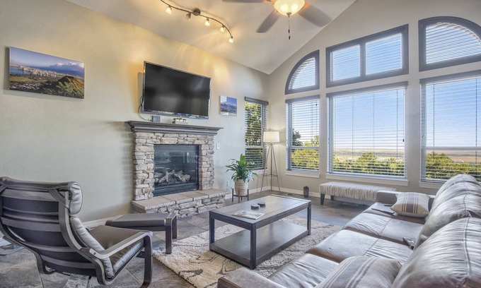 Southwest Colorado Springs Casa | Space Command
