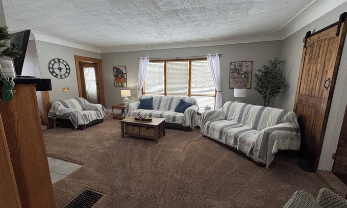 Westside Connection Casa | Space everyone can enjoy, 4 miles to downtown Grand Rapids!