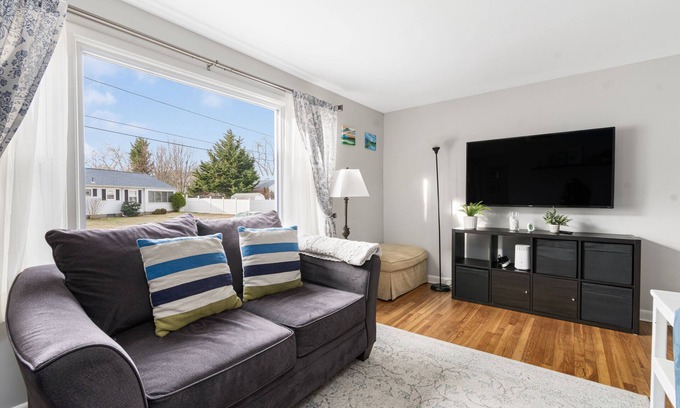 Riverside Casa | Space for the kiddos & adults to relax and play!