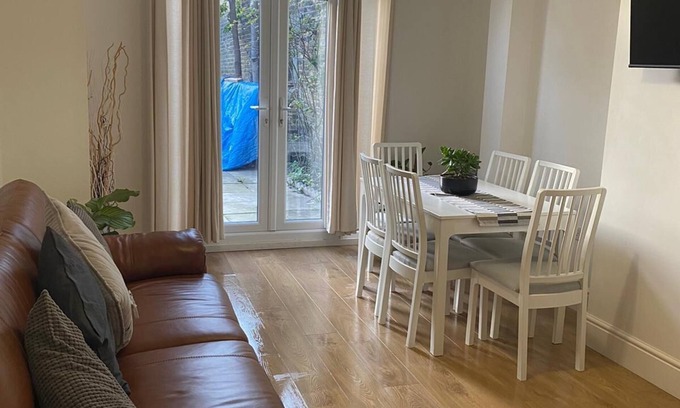Brixton Casa | Space is the name at this place: The Arlingford