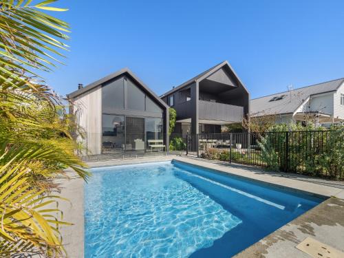 Dunsborough Casa | Space+Light lounge by pool walk to town beach