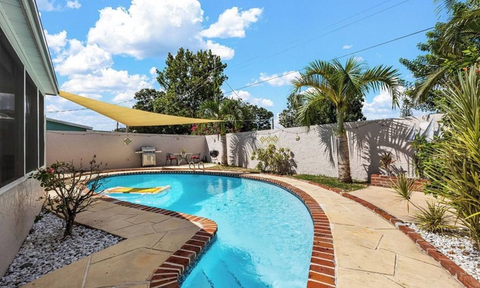 Tropic Casa | Charming 3-bedroom townhome with Heated Pool and Terrace in brilliant Melbourne