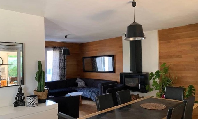 Saint-Sebastien-sur-Loire Casa | Spacious Residence With Garden And Gym