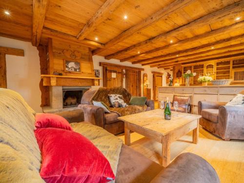 La Clusaz Apartamento | Spacieux appart 5 ch au cœur du village, charme savoyard, WiFi, cheminée décorative - FR-1-437-51