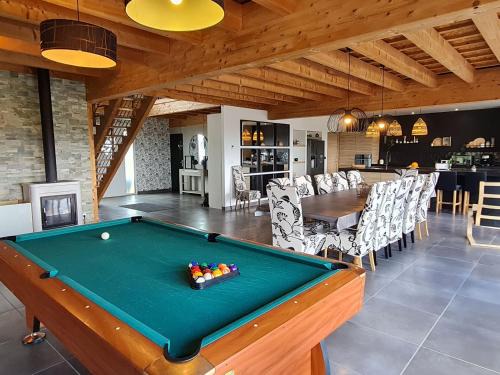 Favieres Casa | Spacieux gîte contemporain avec terrasse panoramique et piscine chauffée - FR-1-584-373