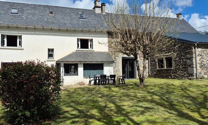 Egliseneuve-d'Entraigues Casa | Casa Auvernia Espaciosa 170m² - 8 Pers - Naturaleza Parque Volcanes