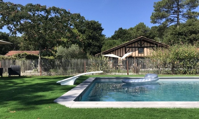 Saint-Geours-de-Maremne Casa | Spacious house in wooded grounds: Swimming pool/Jacuzzi and Tennis court