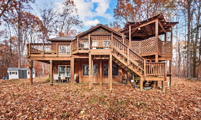 Livingston Casa | Spacious rustic cabin in the woods , kayaker friendly watefront firepit 10 acres