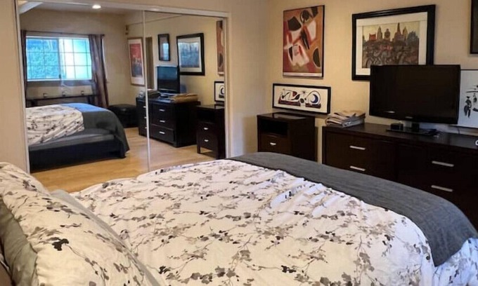 View Park-Windsor Hills Casa | Spacious and Cozy Casita near LAX-SoFi-USC