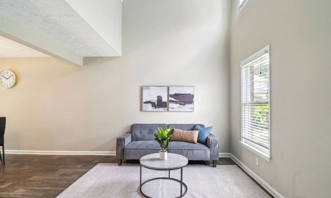 Ellenwood Apartamento | Spacious 1 Bed 1.5 Bath Towmhome I Ellenwood