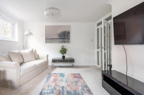 London Borough of Bromley Apartamento | Spacious 1 bed apartment with parking & balcony!