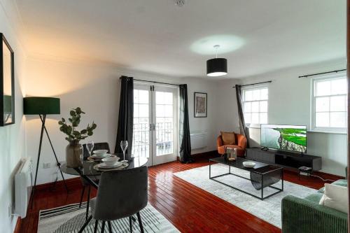 Whitehaven Apartamento | Spacious 1 Bed Harbour-side Apartment with Balcony
