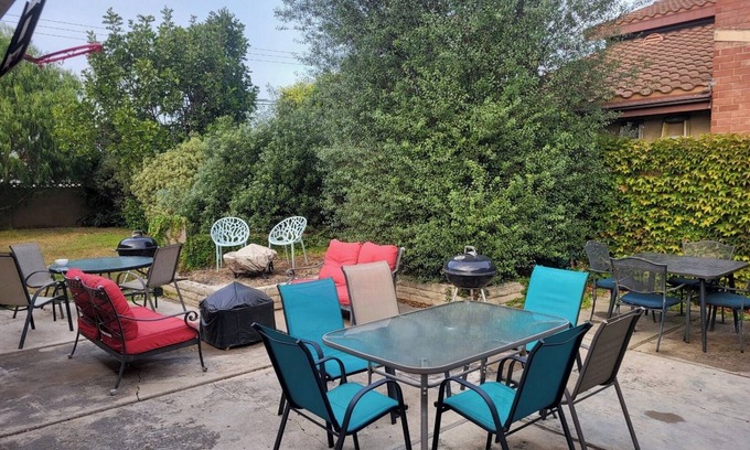 Santa Ana Heights Apartamento | Spacious 1-bedroom 10min from beach! Pet friendly - WiFi, AC, Parking,Yard
