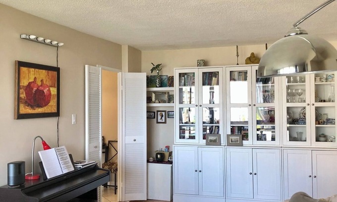 The Peanut Condominio | Spacious 1-bedroom condo very close to North York centre