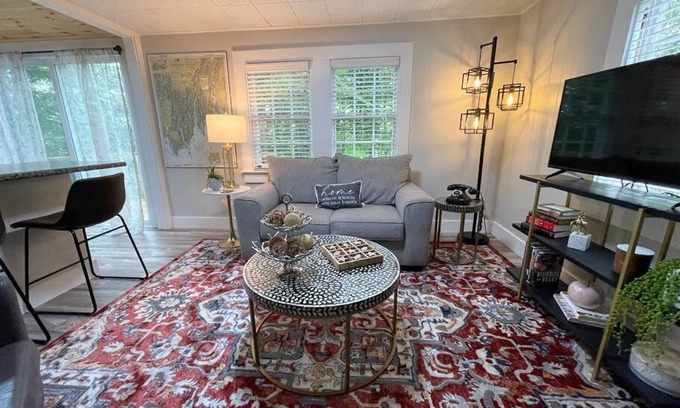 Edgecomb Casa | Spacious 1 Bedroom Cottage Close to Everything 3