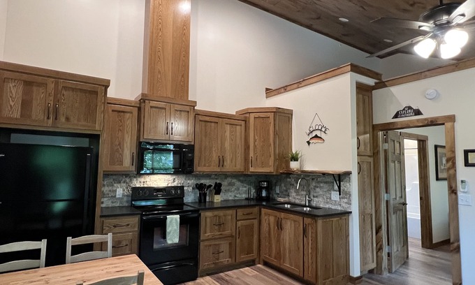 Branson Cabaña | Spacious 1 bedroom Lake front property