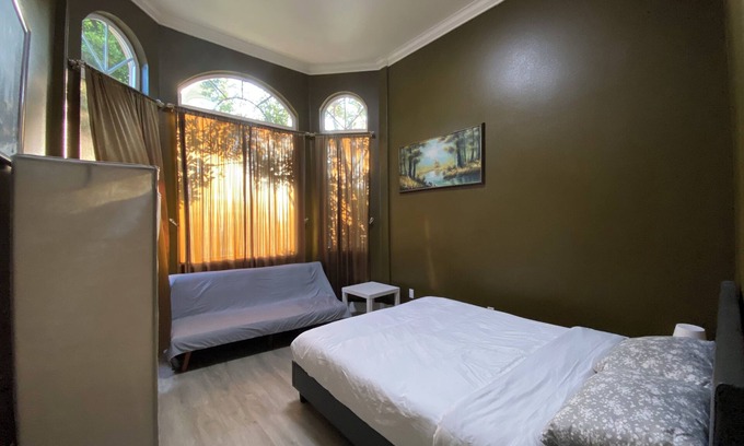 Monterey Park Casa | Spacious 11-bedroom house with AC, WiFi in enchanting Monterey Park