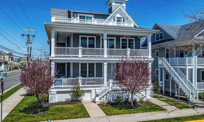 North End Casa | Spacious 11 Bedroom Dual Unit-6 minute walk to Ocean City's Beach!