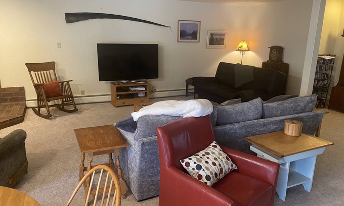 Turnagain Apartamento | Spacious 1700 sqft 2 bdrm near airport and downtown-Sleeps 8, pet friendly
