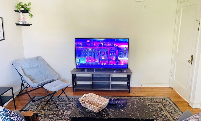 Cheltenham Apartamento | Enjoy the perfect blend of comfort and convenience in this centrally located 1-bedroom apartment