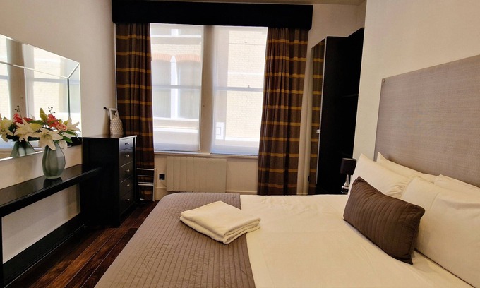 Castle Baynard Apartamento | Spacious 1bd Unit - Steps from Blackfriars Bridge