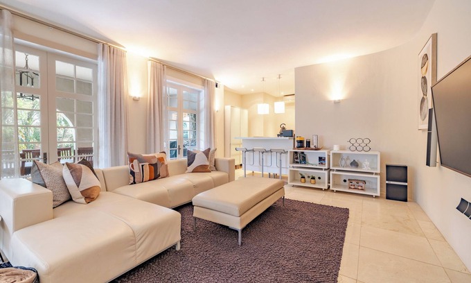 La Lucia Apartamento | Spacious 1Bedroom Garden Retreat with Private Pool