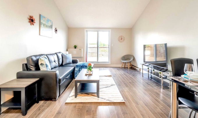 Cambridge Apartamento | Spacious 1BR Condo - Near Cambridge Trail & Park!
