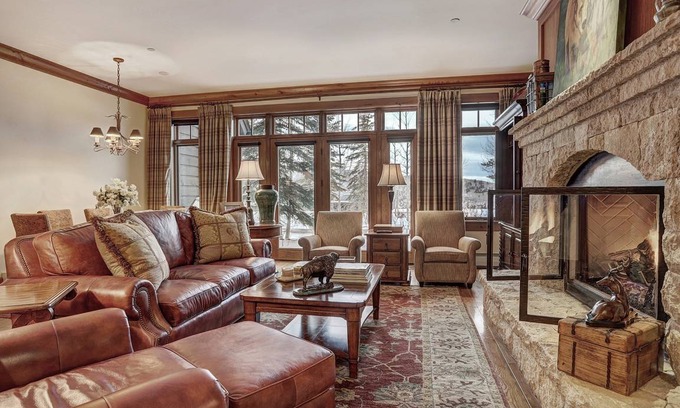 Avon Condominio | Spacious 1Br Ski in/Ski Out the Top of Bachelor Gulch!