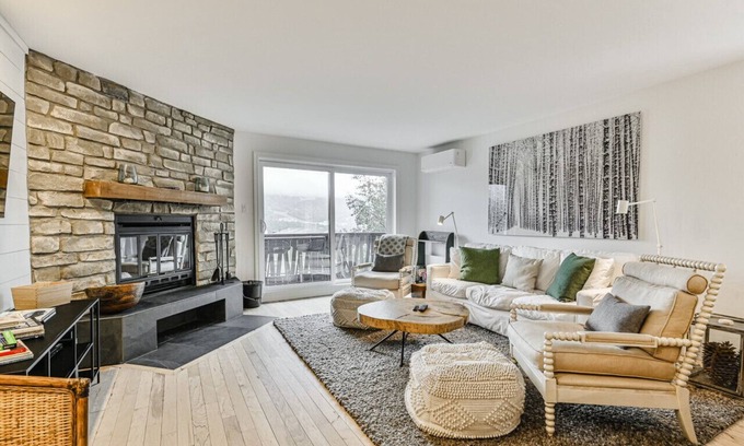 Mont-Tremblant Condominio | Spacious 2 BDR with Lake & Mountain Views!