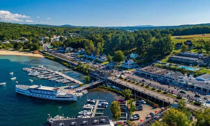 Weirs Beach Apartamento | Spacious 2 Bdrm Condo Walking distance to Weirs Beach!!
