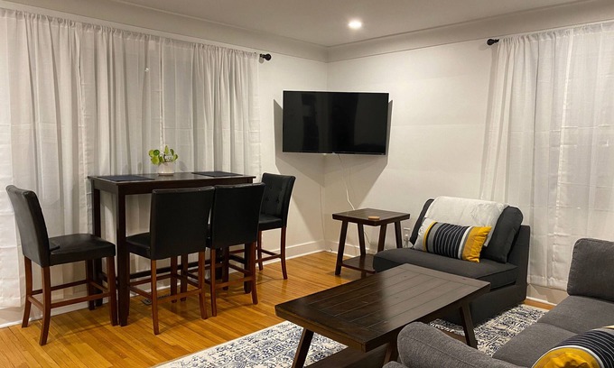 Kingston Casa | Spacious 2 Bdrm with Office close to downtown Kingston