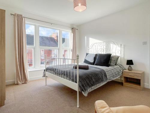 Crewe Apartamento | Spacious 2-bed Apartment in Crewe by 53 Degrees Property, ideal for Business & Professionals, FREE Parking - Sleeps 3