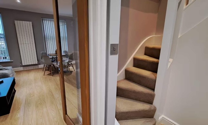 Leabridge Apartamento | Spacious 2 Bed Apt with Balcony in Vibrant Hackney