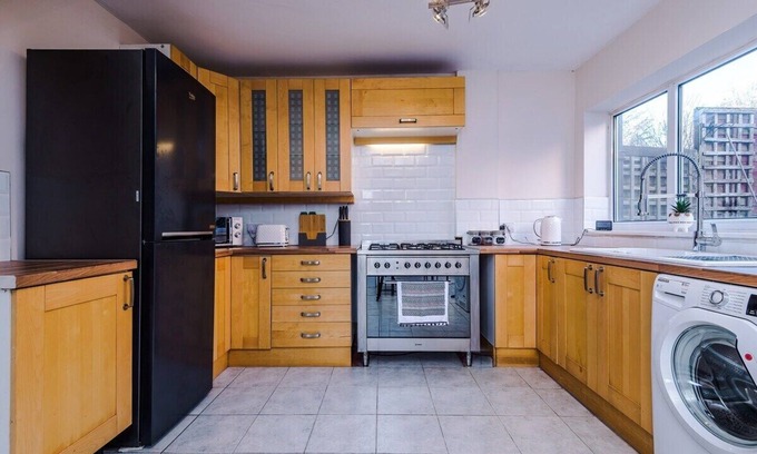 Sutton Coldfield Casa | Spacious 2 Bed | Contractors+Groups |Free Parking!