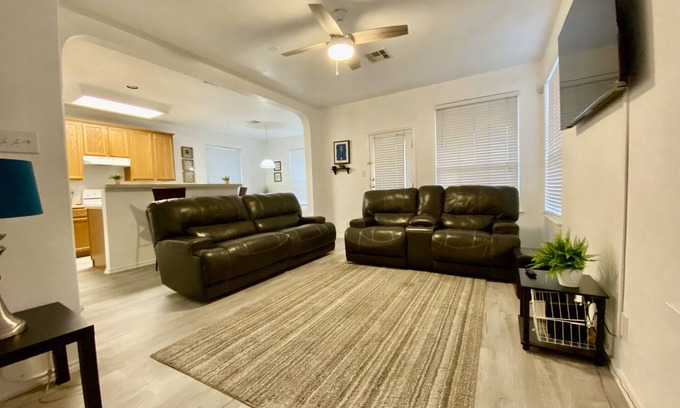 Babcock North Casa | Spacious 2 bed home near La Cantera Shops & UTSA