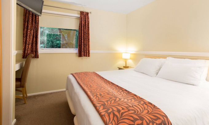 Warton Cabina | Spacious 2-Bed Lodge | Lakeside Resort | Sleeps 6