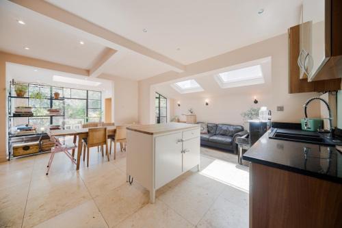 North Kensington Apartamento | Spacious 2 Bed Near Westfield