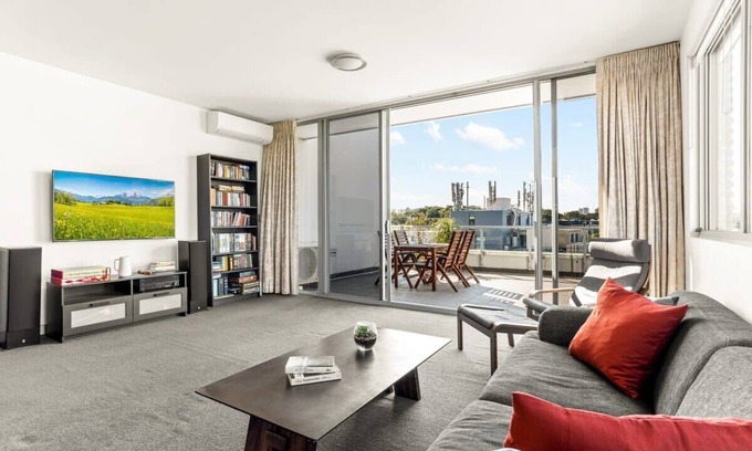 Alexandria Apartamento | Spacious 2-Bed with Two Balconies with City Views